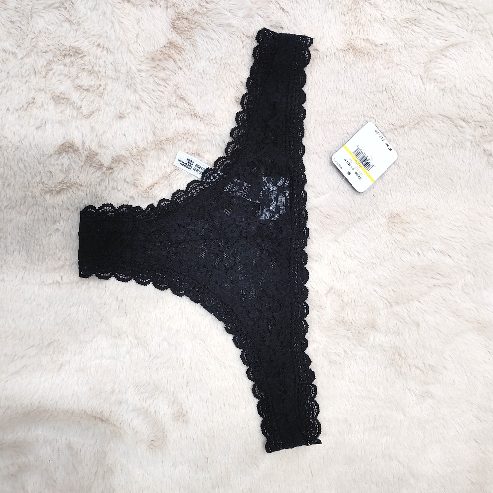 Black Lace Thong - Picture 2 of 3